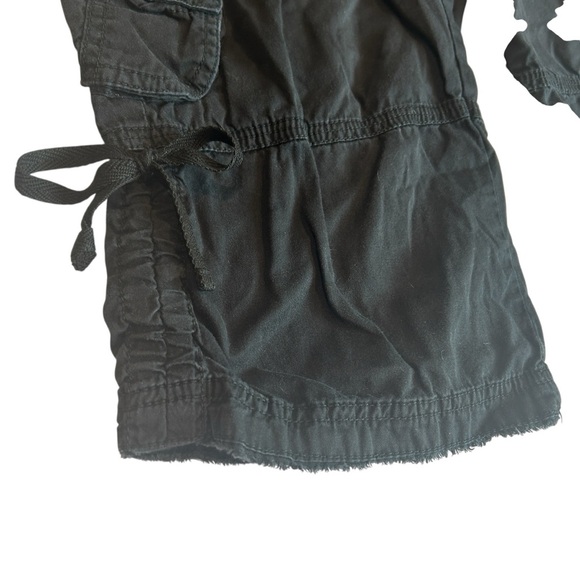 Distressed Holes Unionbay Cropped Cargo Capris Black, Stretch Waist Pant 7 - Picture 10 of 16